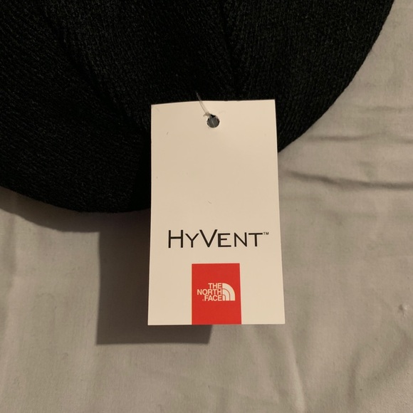 North face reversible beanie with hyvent technolgy - Picture 3 of 8